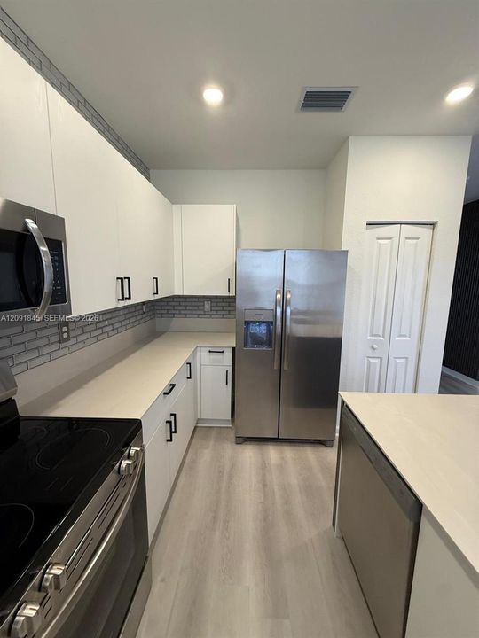 En Venta: $639,900 (5 camas, 3 baños, 2666 Pies cuadrados)