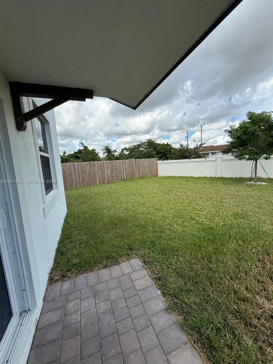 En Venta: $639,900 (5 camas, 3 baños, 2666 Pies cuadrados)