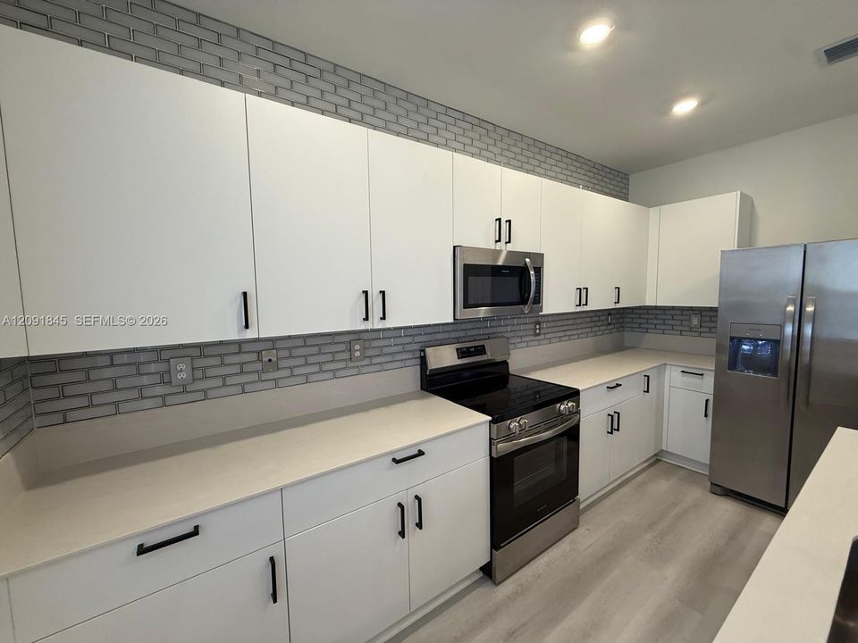 En Venta: $639,900 (5 camas, 3 baños, 2666 Pies cuadrados)