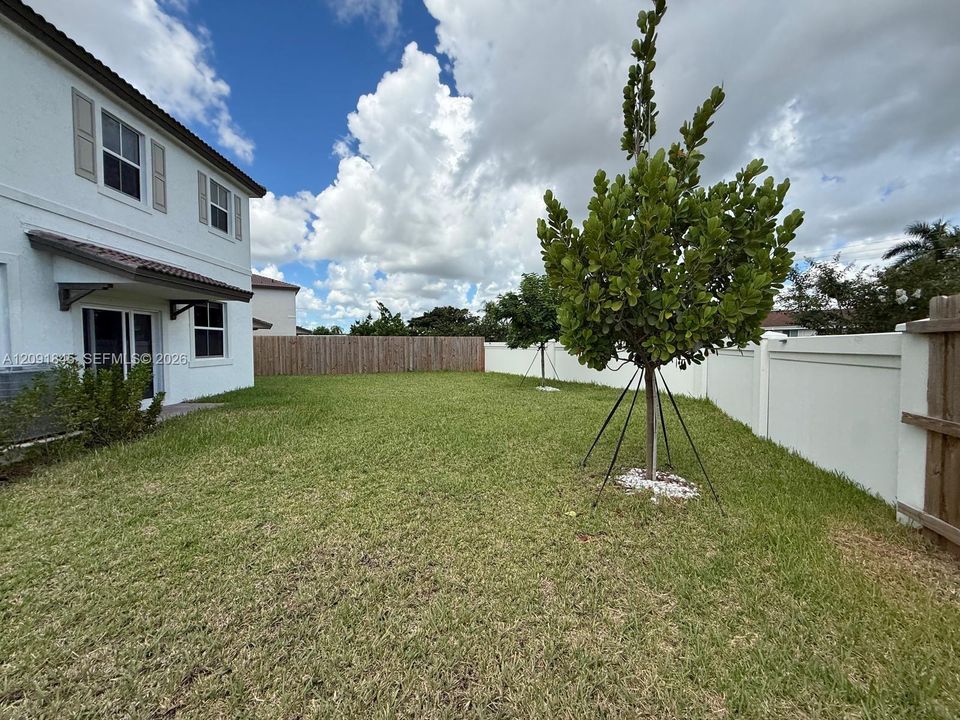 En Venta: $639,900 (5 camas, 3 baños, 2666 Pies cuadrados)