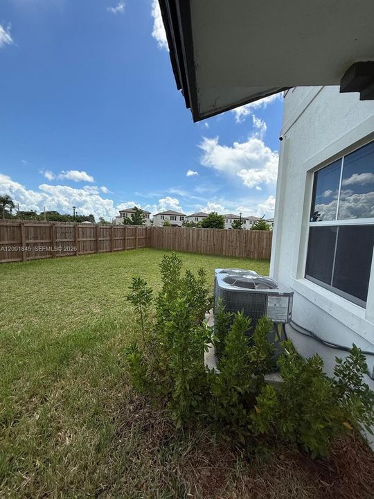 En Venta: $639,900 (5 camas, 3 baños, 2666 Pies cuadrados)