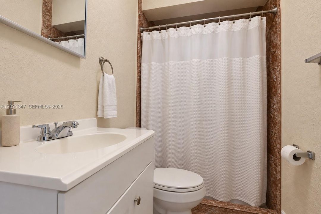 En Venta: $620,000 (4 camas, 2 baños, 1985 Pies cuadrados)
