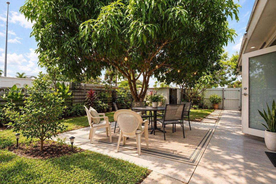 En Venta: $620,000 (4 camas, 2 baños, 1985 Pies cuadrados)