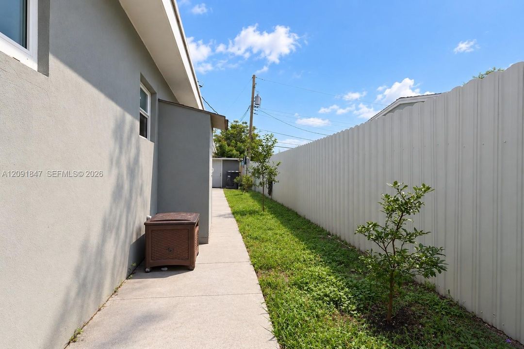En Venta: $620,000 (4 camas, 2 baños, 1985 Pies cuadrados)