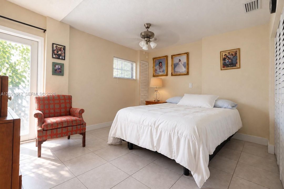 En Venta: $620,000 (4 camas, 2 baños, 1985 Pies cuadrados)