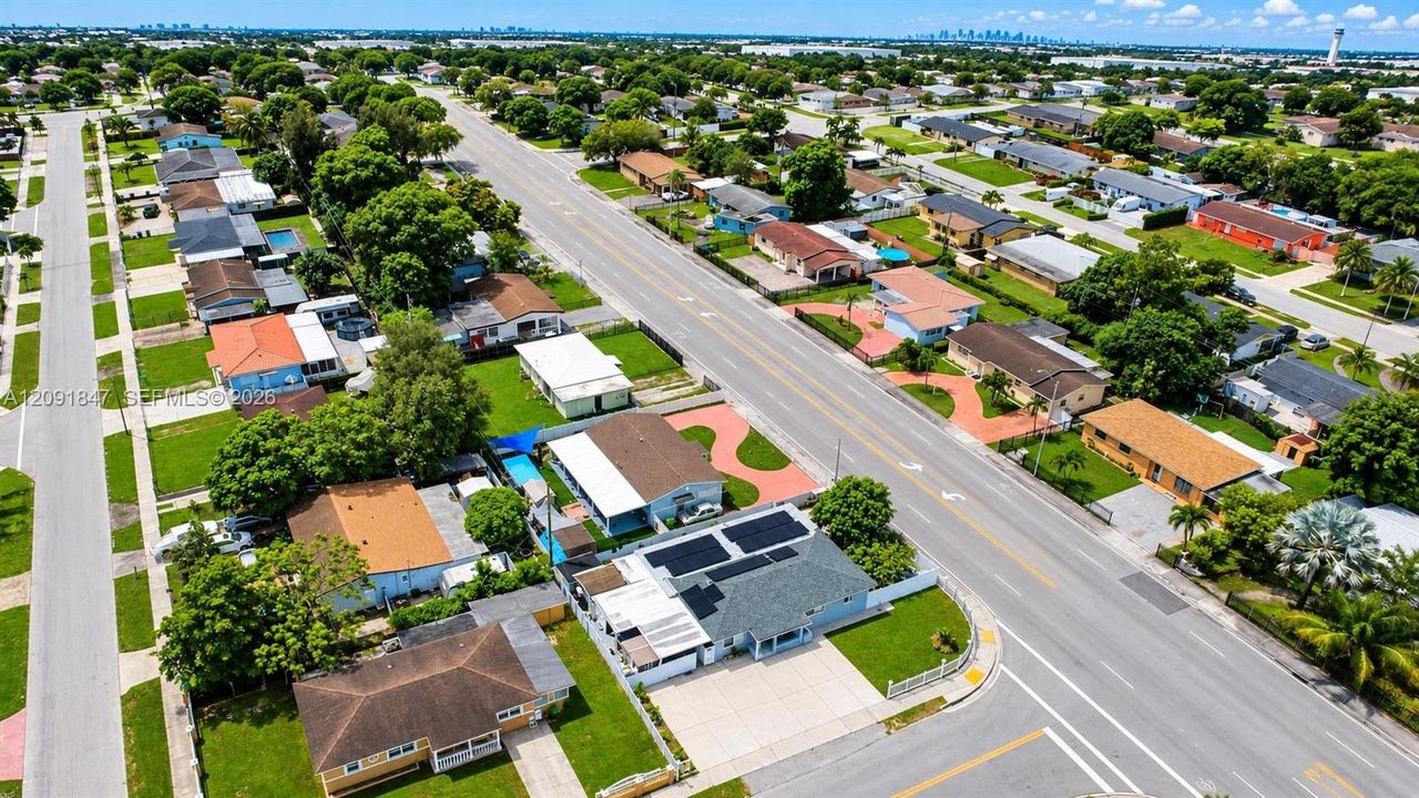 En Venta: $620,000 (4 camas, 2 baños, 1985 Pies cuadrados)