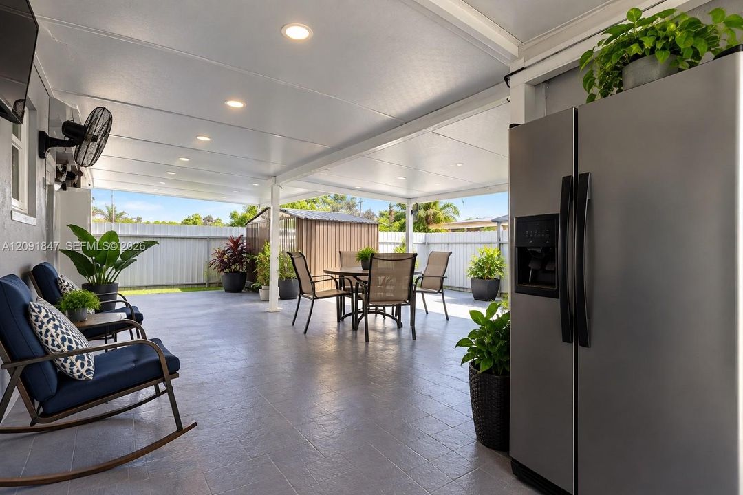 En Venta: $620,000 (4 camas, 2 baños, 1985 Pies cuadrados)