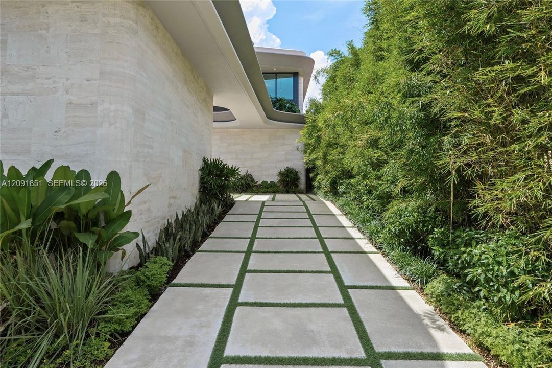 For Sale: $32,500,000 (6 beds, 6 baths, 5691 Square Feet)