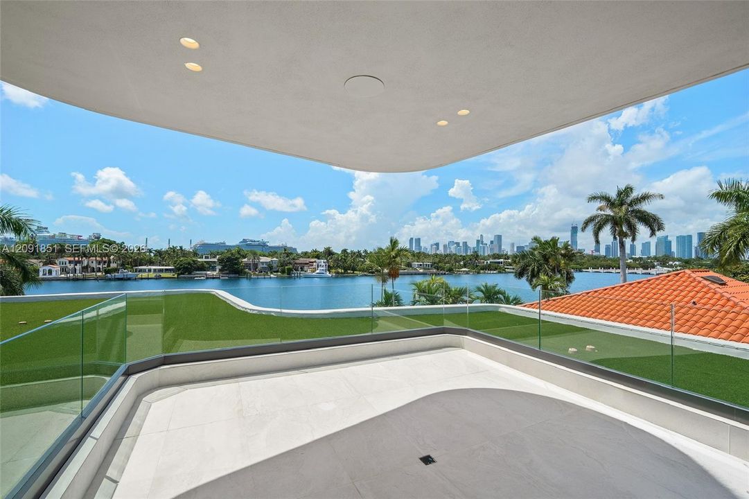 For Sale: $32,500,000 (6 beds, 6 baths, 5691 Square Feet)