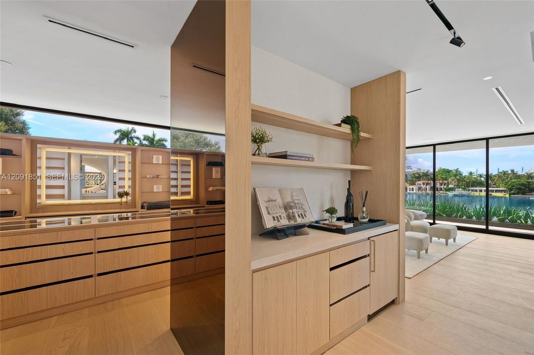 For Sale: $32,500,000 (6 beds, 6 baths, 5691 Square Feet)