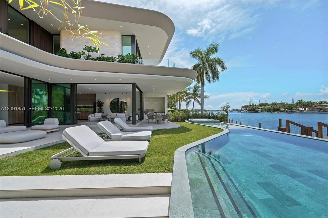 For Sale: $32,500,000 (6 beds, 6 baths, 5691 Square Feet)