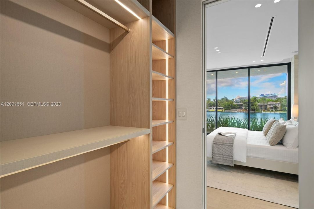 For Sale: $32,500,000 (6 beds, 6 baths, 5691 Square Feet)