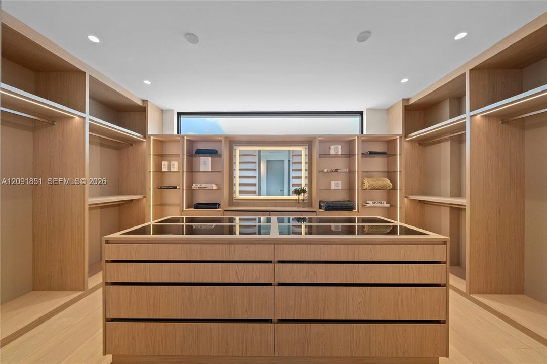For Sale: $32,500,000 (6 beds, 6 baths, 5691 Square Feet)