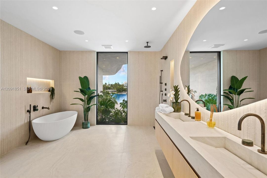 For Sale: $32,500,000 (6 beds, 6 baths, 5691 Square Feet)