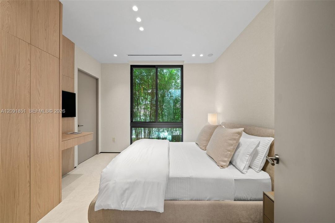 For Sale: $32,500,000 (6 beds, 6 baths, 5691 Square Feet)