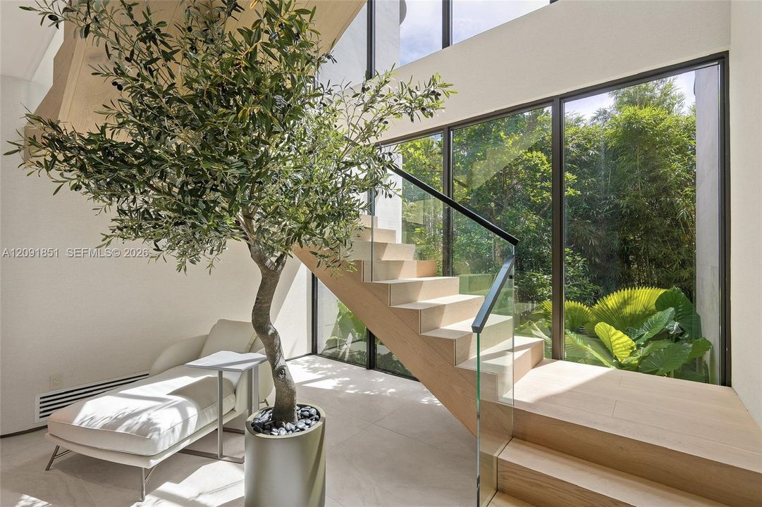 For Sale: $32,500,000 (6 beds, 6 baths, 5691 Square Feet)