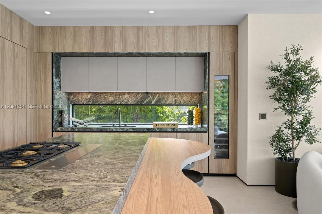 For Sale: $32,500,000 (6 beds, 6 baths, 5691 Square Feet)