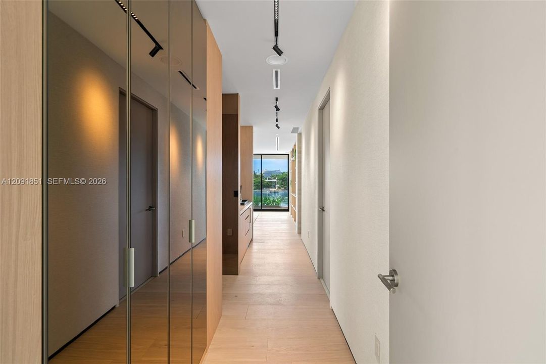 For Sale: $32,500,000 (6 beds, 6 baths, 5691 Square Feet)
