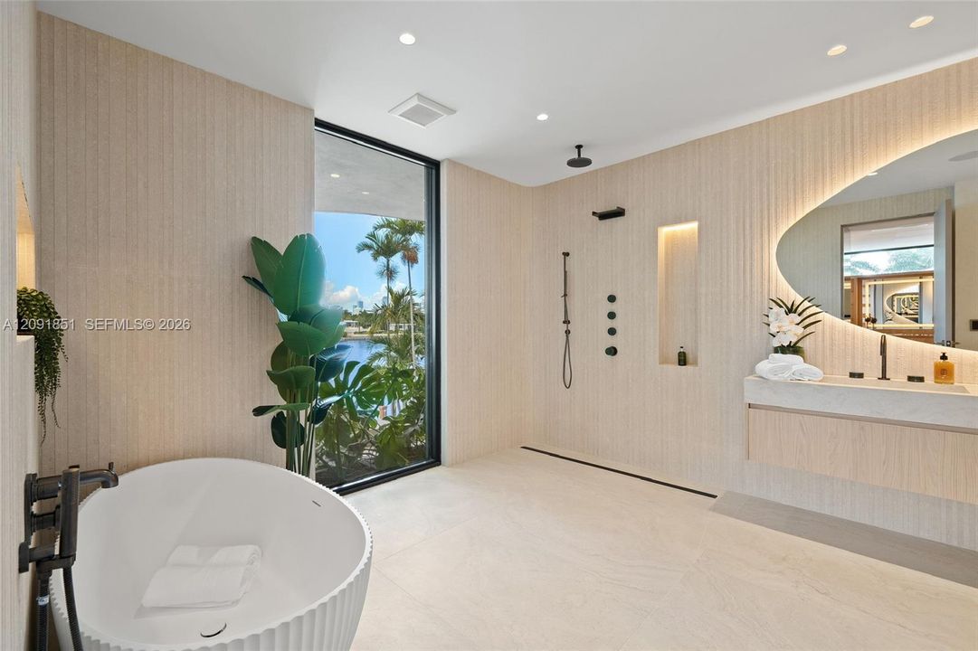 For Sale: $32,500,000 (6 beds, 6 baths, 5691 Square Feet)