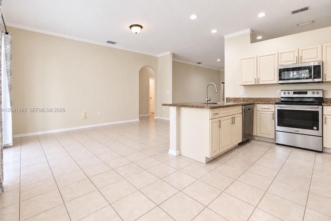 For Sale: $568,000 (4 beds, 3 baths, 2099 Square Feet)