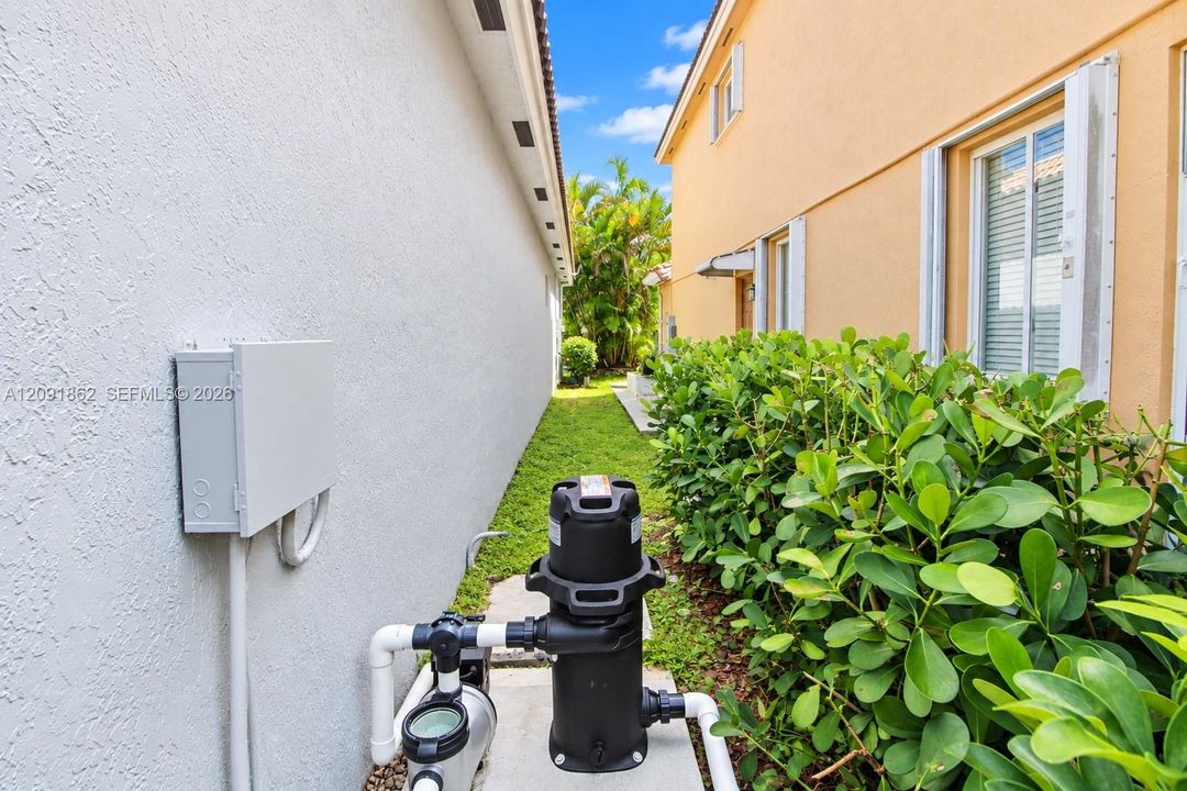 For Sale: $568,000 (4 beds, 3 baths, 2099 Square Feet)