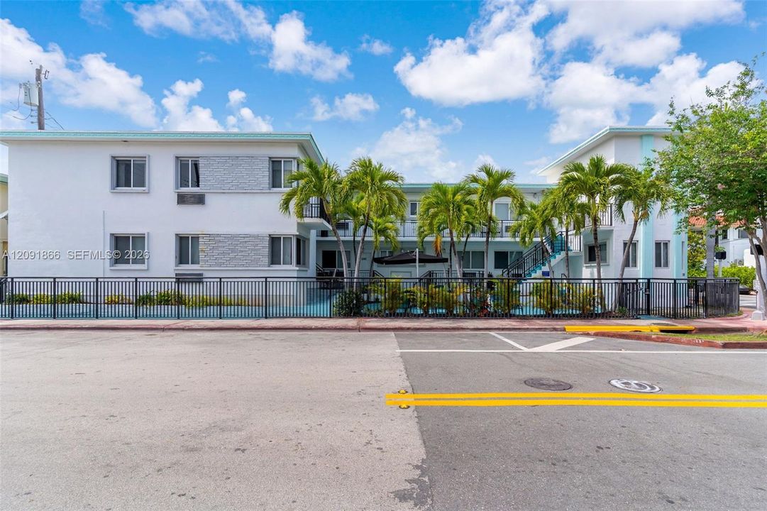 For Rent: $1,850 (1 beds, 1 baths, 10859 Square Feet)