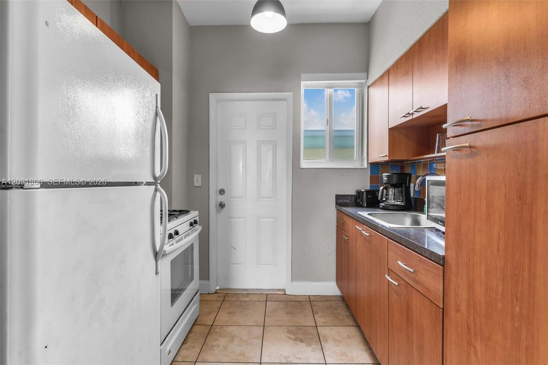 For Rent: $1,850 (1 beds, 1 baths, 10859 Square Feet)