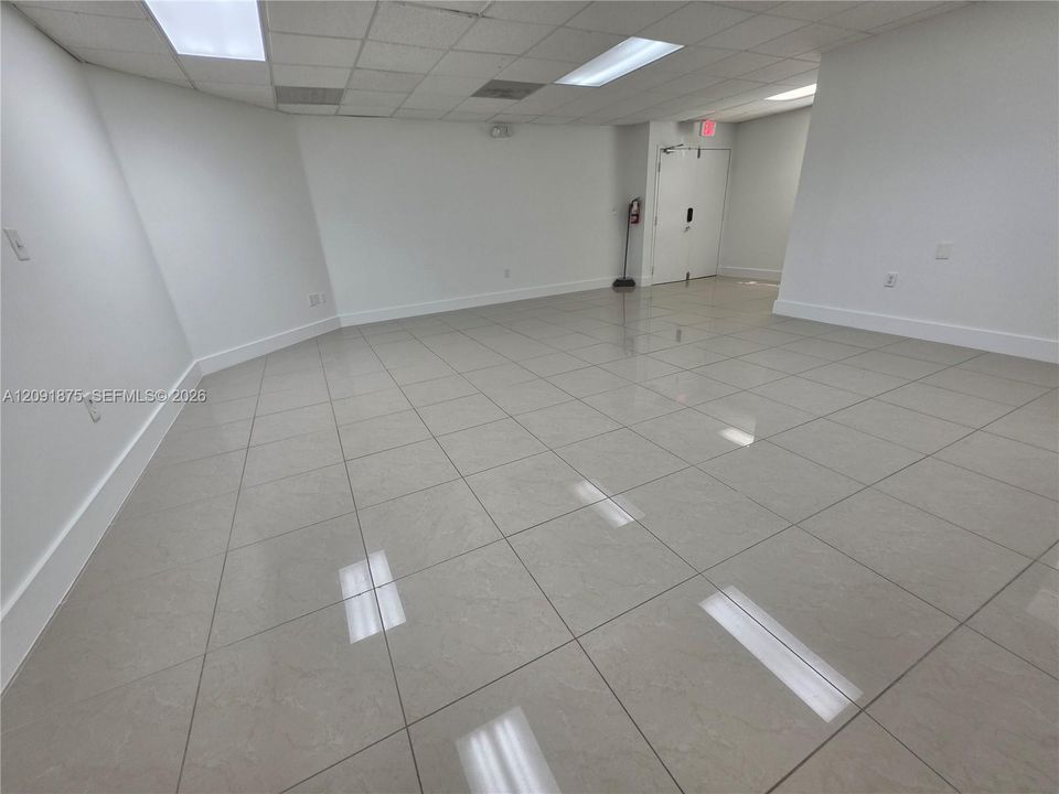 В аренду: $7,500 (0 спален, 0 ванн, 0 Квадратных фут)