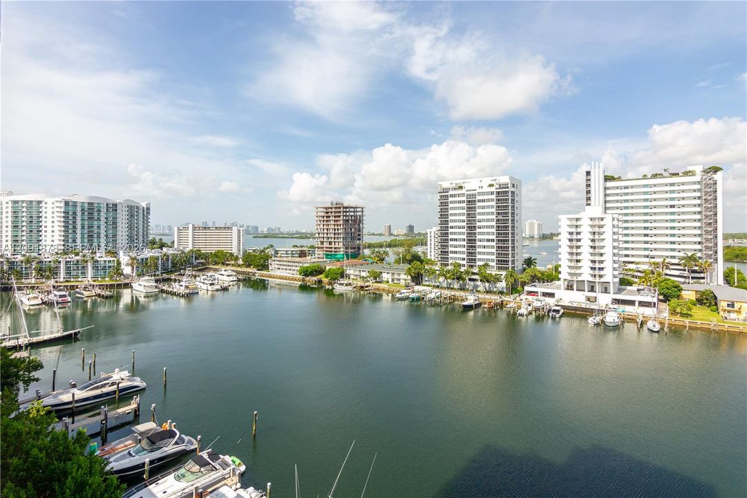 For Rent: $3,500 (2 beds, 2 baths, 828 Square Feet)