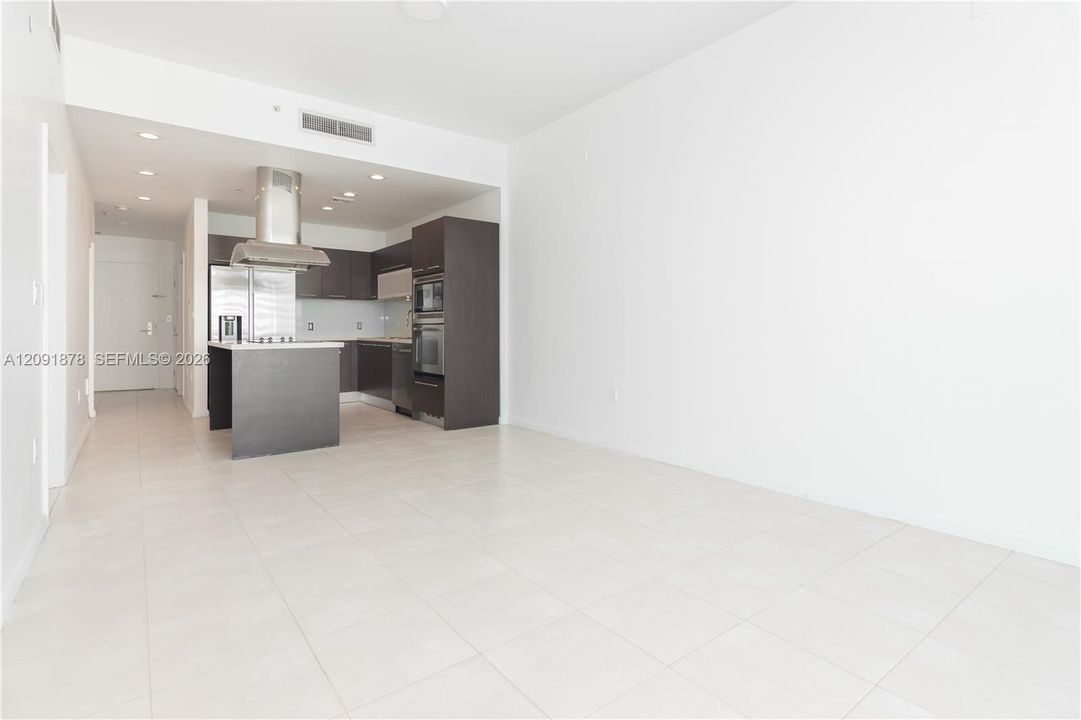 For Rent: $3,500 (2 beds, 2 baths, 828 Square Feet)