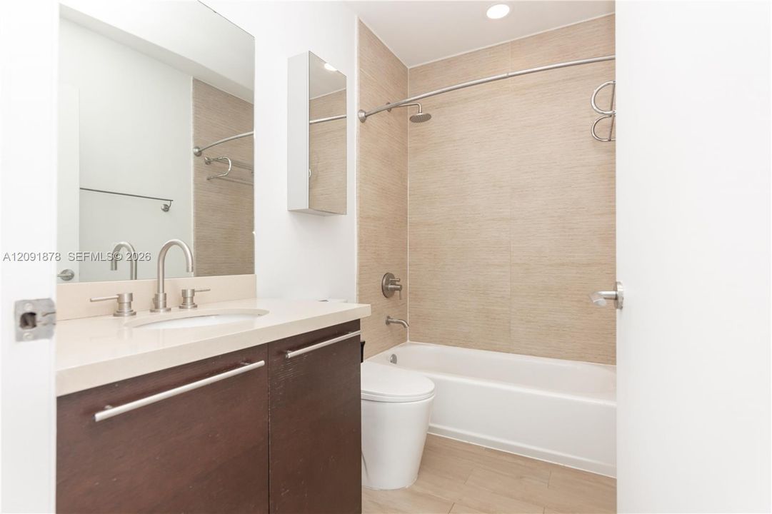 For Rent: $3,500 (2 beds, 2 baths, 828 Square Feet)