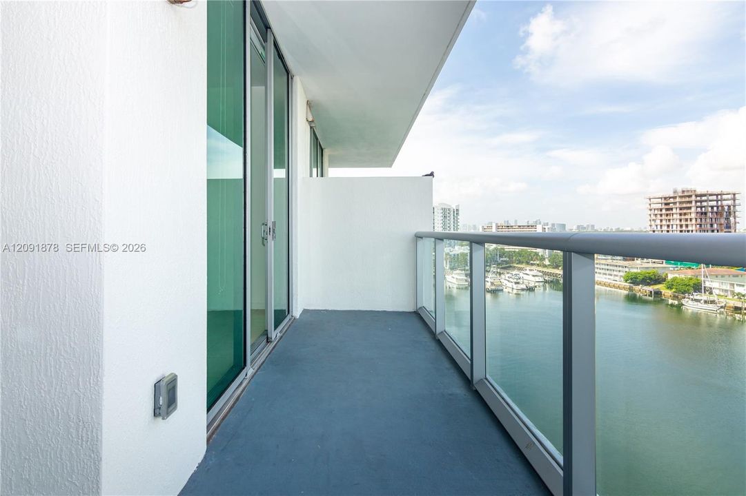 For Rent: $3,500 (2 beds, 2 baths, 828 Square Feet)