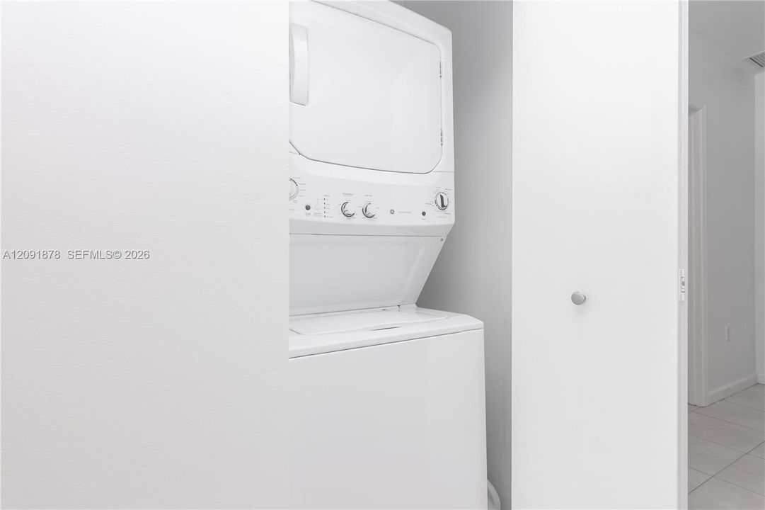 For Rent: $3,500 (2 beds, 2 baths, 828 Square Feet)