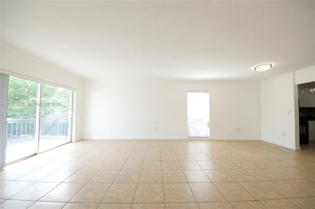 For Rent: $2,050 (1 beds, 1 baths, 904 Square Feet)