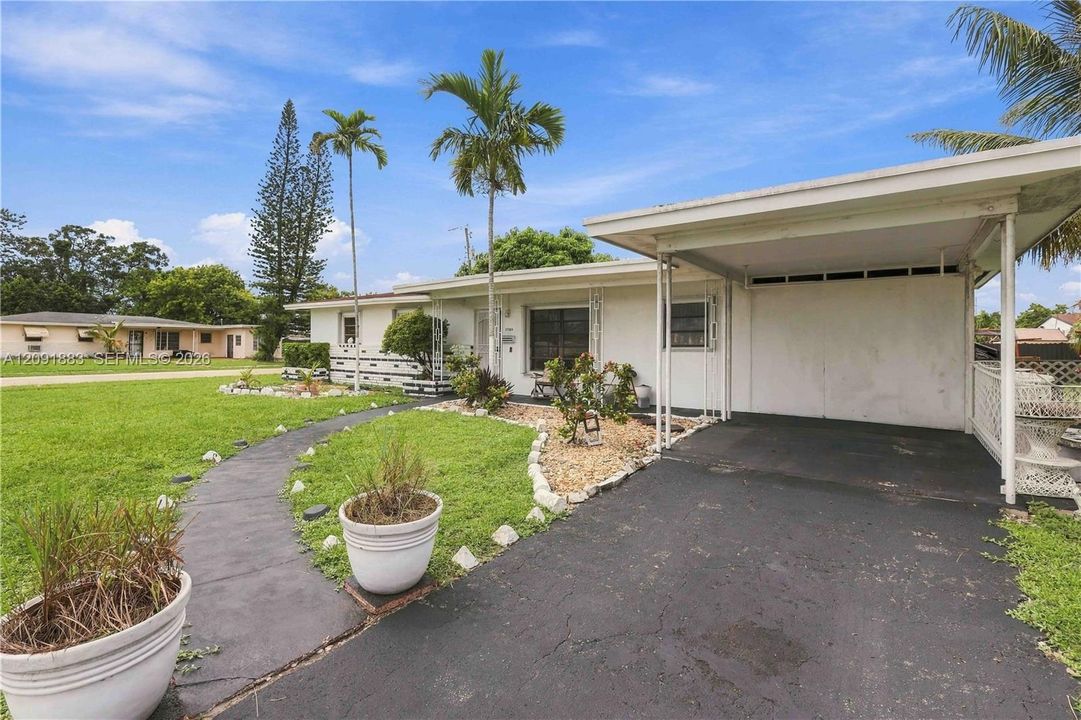 En Venta: $535,000 (4 camas, 2 baños, 1708 Pies cuadrados)