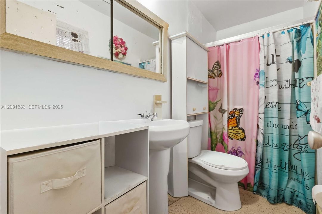 En Venta: $535,000 (4 camas, 2 baños, 1708 Pies cuadrados)