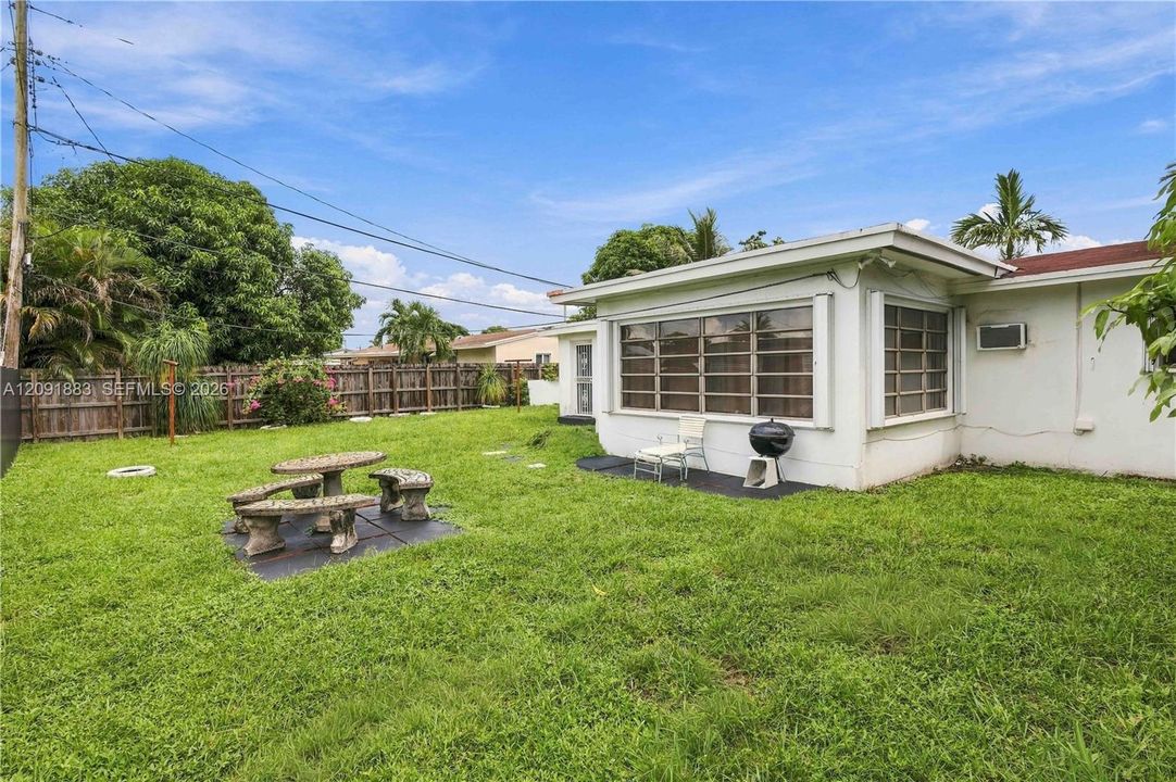 En Venta: $535,000 (4 camas, 2 baños, 1708 Pies cuadrados)
