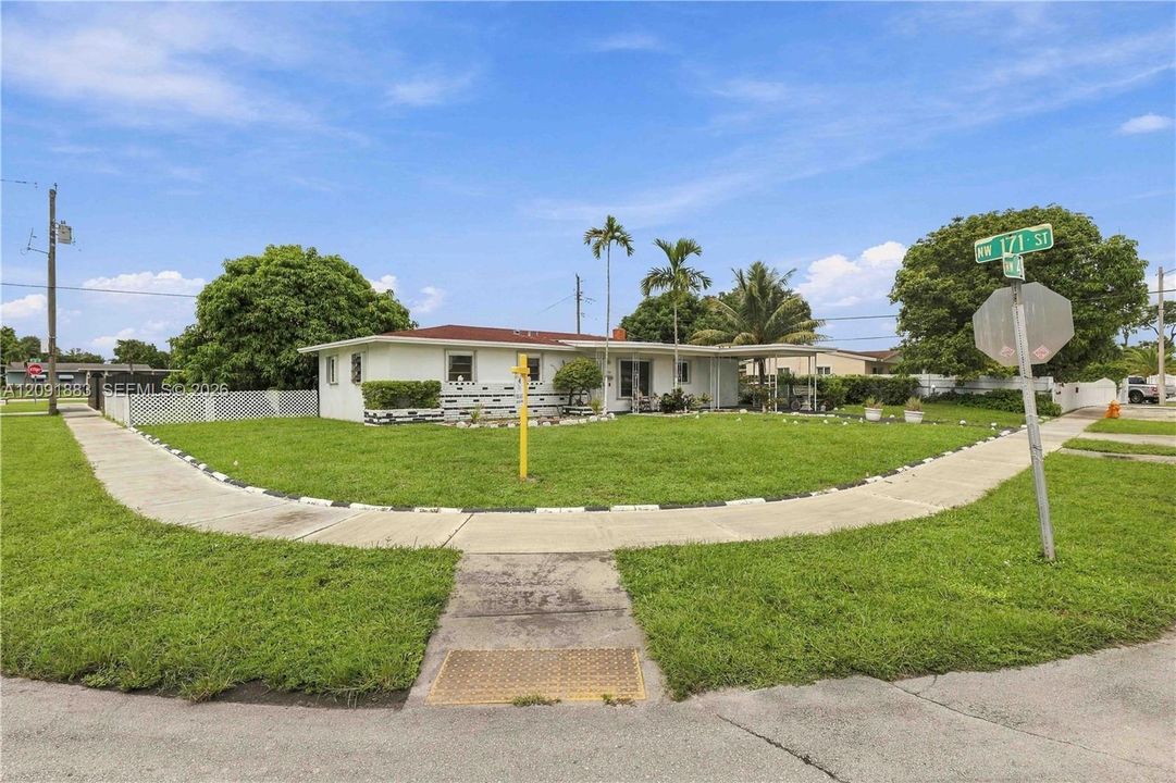 En Venta: $535,000 (4 camas, 2 baños, 1708 Pies cuadrados)