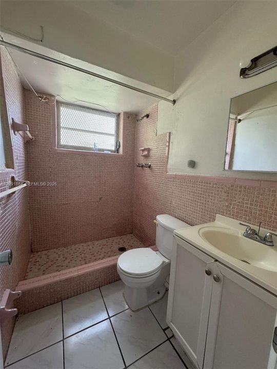 For Rent: $1,350 (0 beds, 1 baths, 4046 Square Feet)