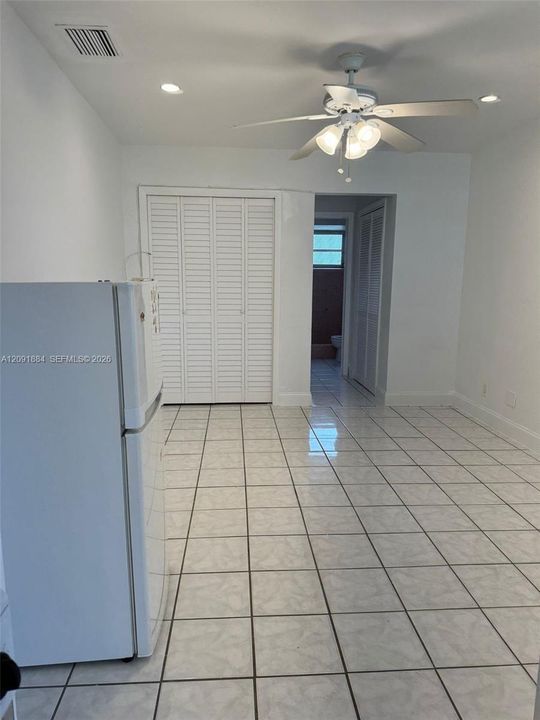 For Rent: $1,350 (0 beds, 1 baths, 4046 Square Feet)