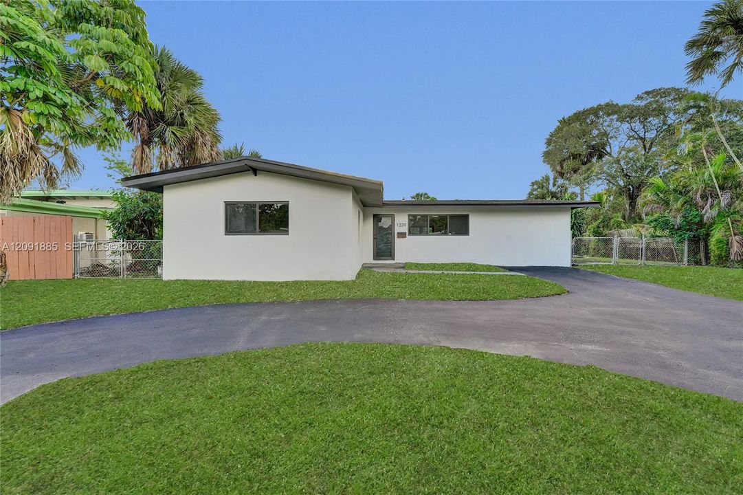 En Venta: $599,400 (4 camas, 3 baños, 1696 Pies cuadrados)