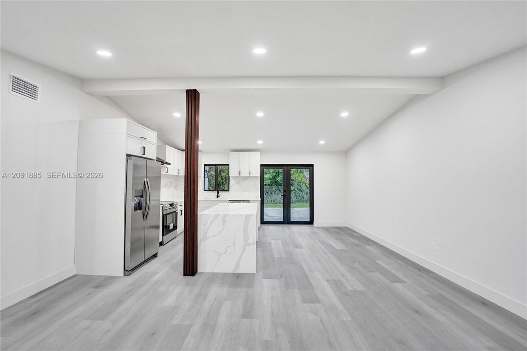 En Venta: $599,400 (4 camas, 3 baños, 1696 Pies cuadrados)