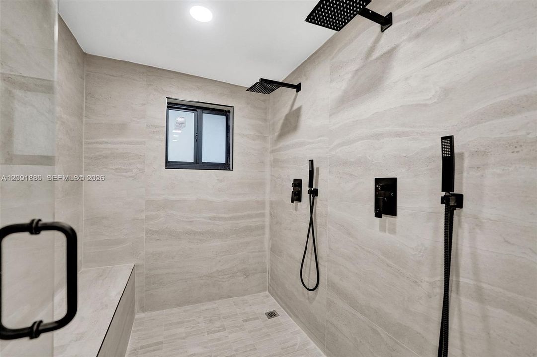 En Venta: $599,400 (4 camas, 3 baños, 1696 Pies cuadrados)