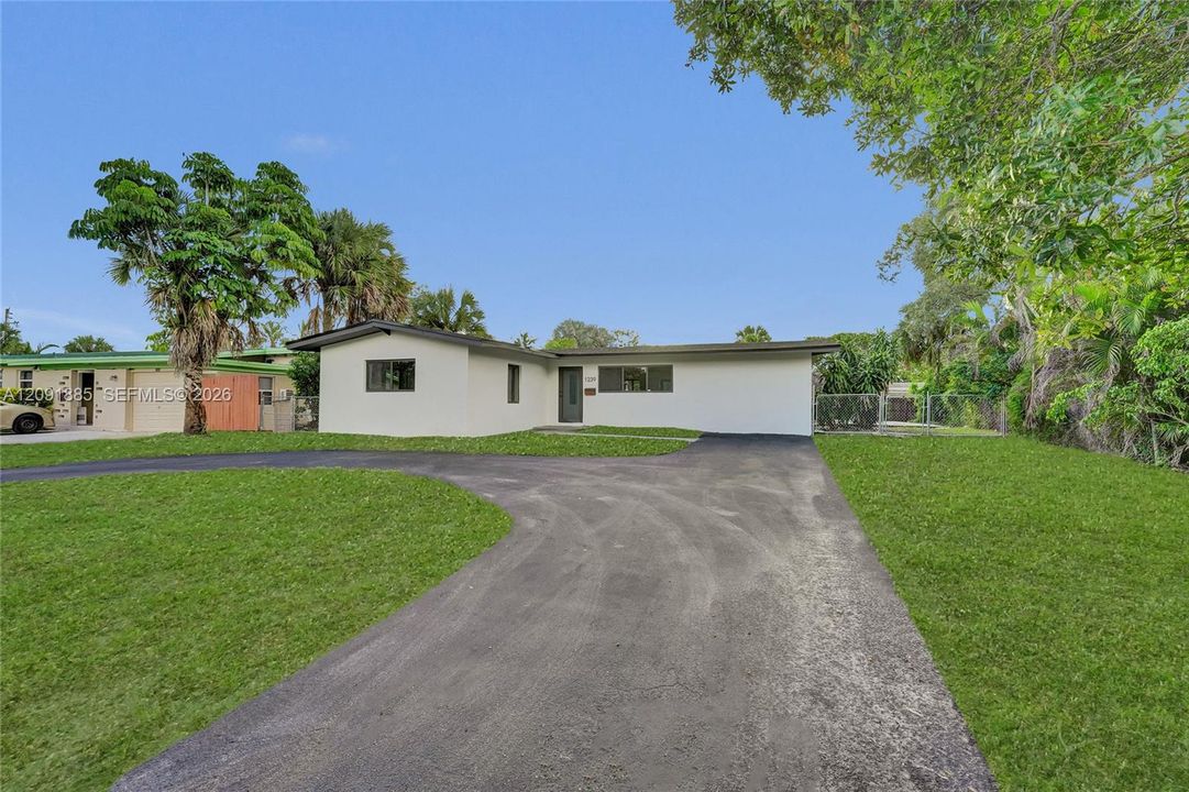 En Venta: $599,400 (4 camas, 3 baños, 1696 Pies cuadrados)