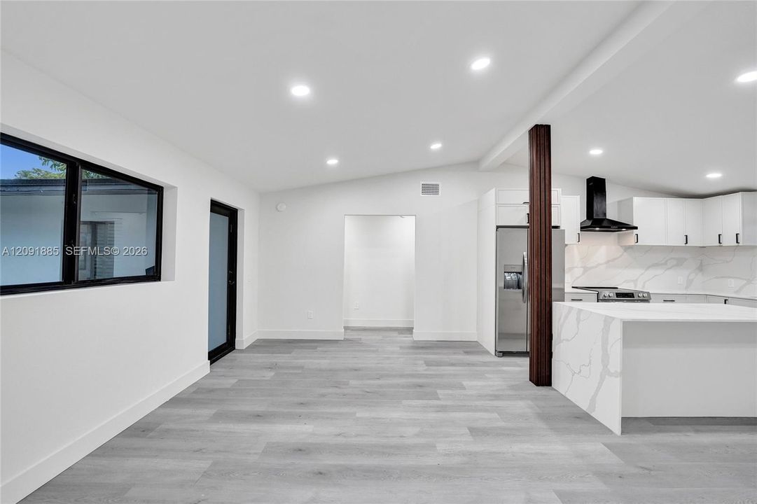En Venta: $599,400 (4 camas, 3 baños, 1696 Pies cuadrados)
