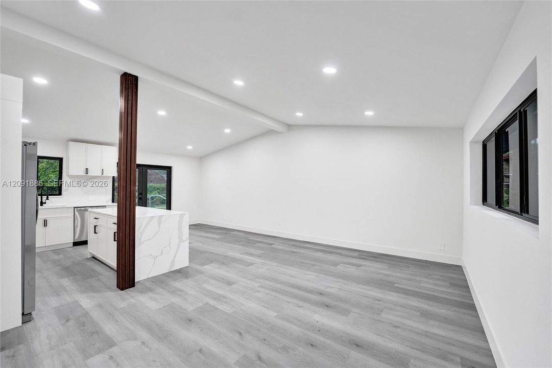 En Venta: $599,400 (4 camas, 3 baños, 1696 Pies cuadrados)