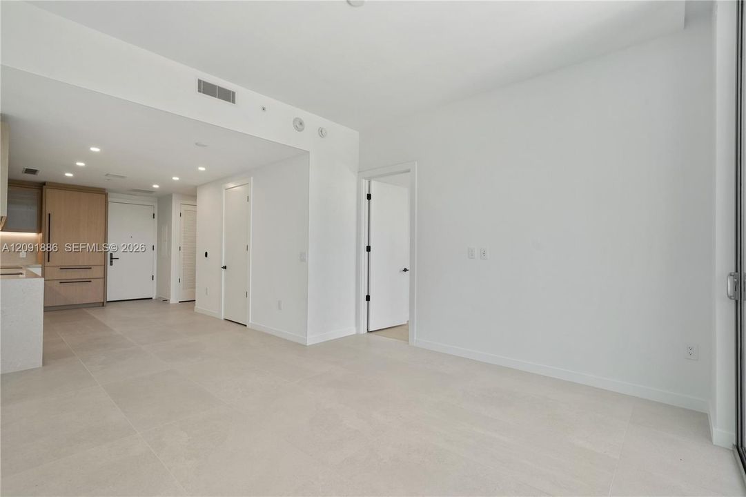 For Rent: $7,990 (1 beds, 2 baths, 864 Square Feet)