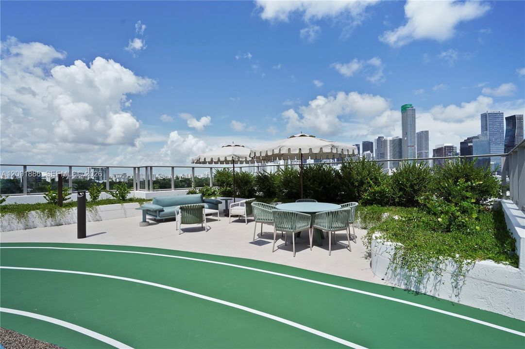 For Rent: $7,990 (1 beds, 2 baths, 864 Square Feet)