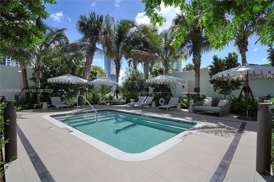 For Rent: $7,990 (1 beds, 2 baths, 864 Square Feet)