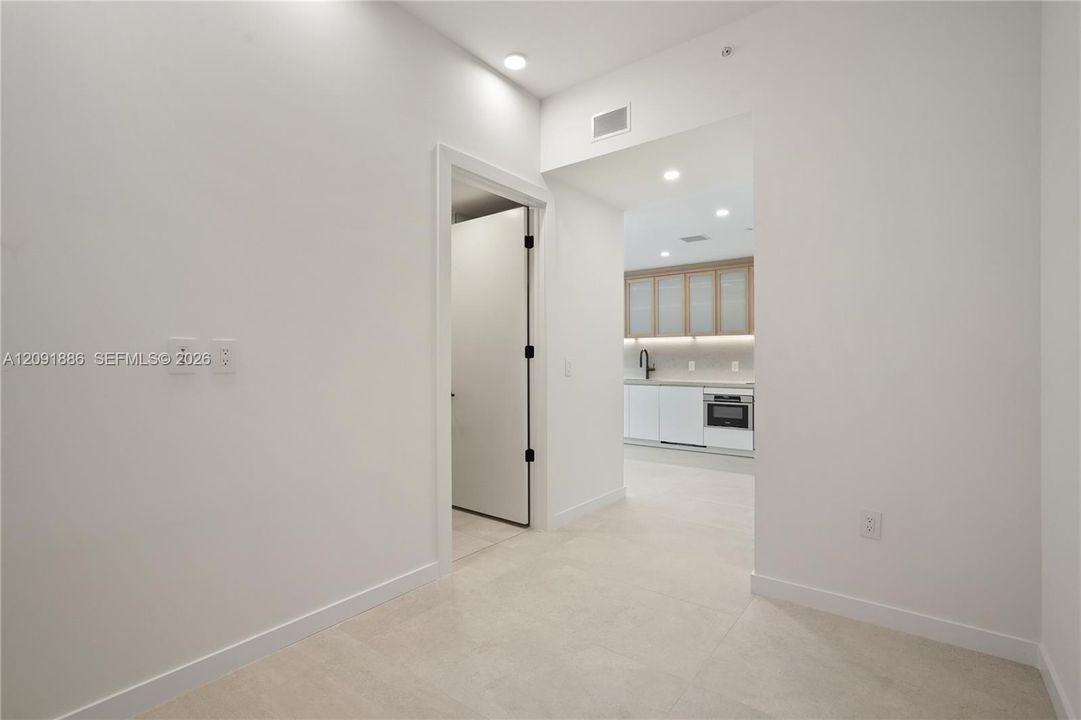 For Rent: $7,990 (1 beds, 2 baths, 864 Square Feet)